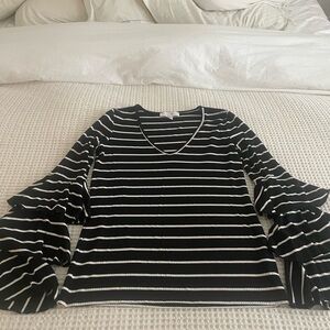 Women’s Scripte ruffled bell sleeve shirt top size xsmall
